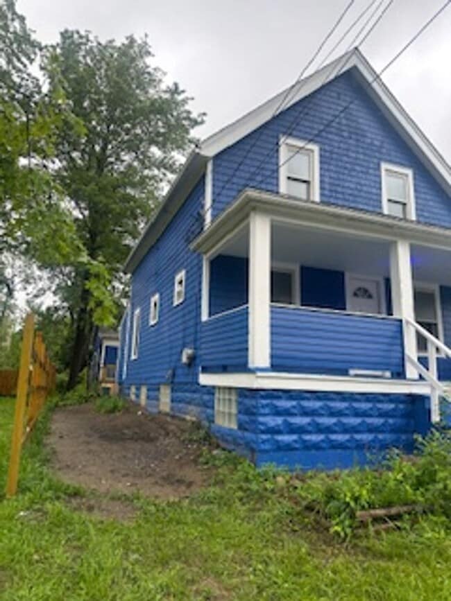 Building Photo - 11401 Methyl Ave Unit Methyl-Front house