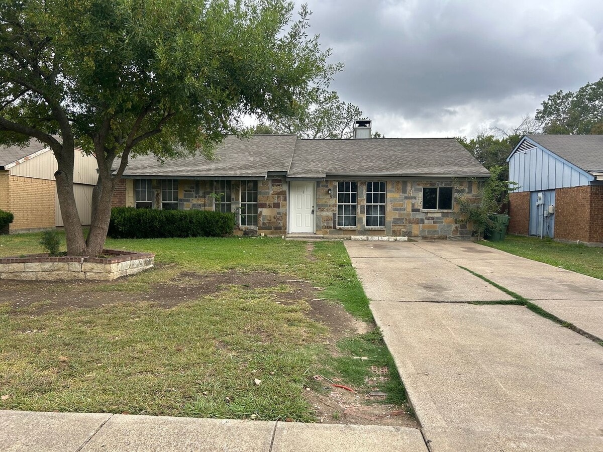 Photo - 2117 Highwood Dr