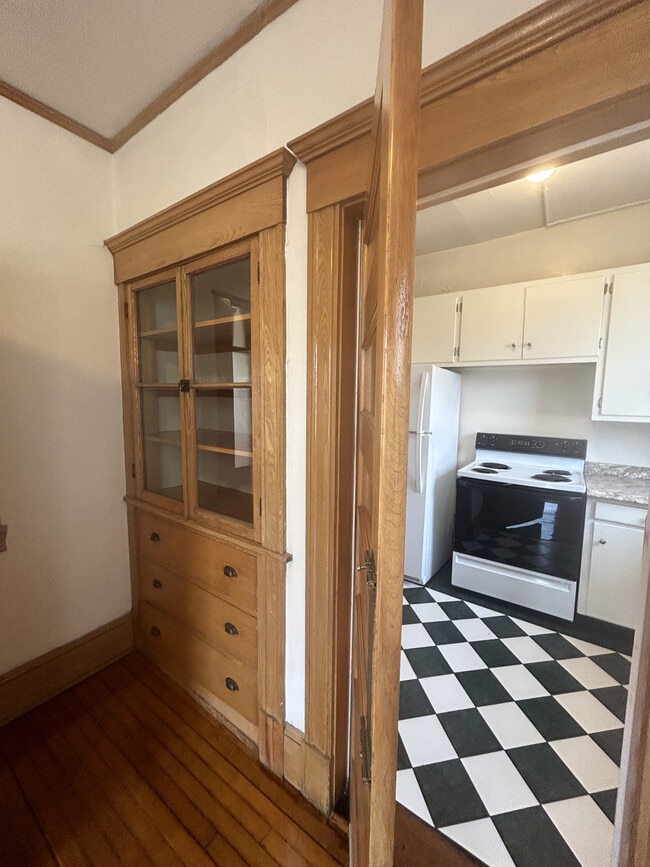 Lincoln #6/12 - 69 S Pleasant St