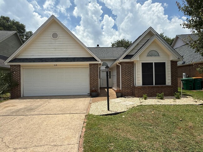 Photo - 713 Putter Dr House