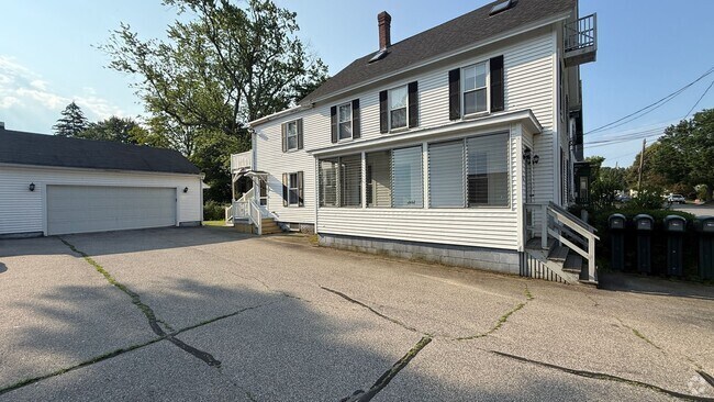 Building Photo - Lovely, 2 Story Apartment Triplex within W... Unit 23A