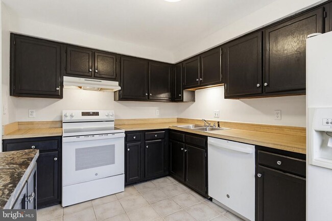 Photo - 106 Dunsford Ct