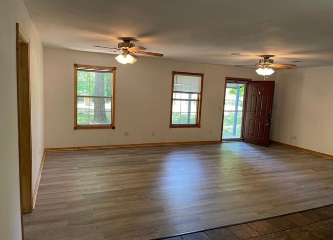 Photo - 4110 Derrick St