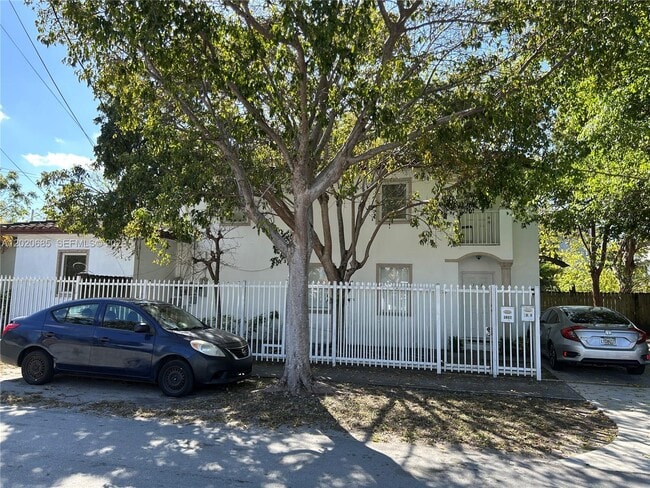 Building Photo - 3810 SW 29th St Unit 3810