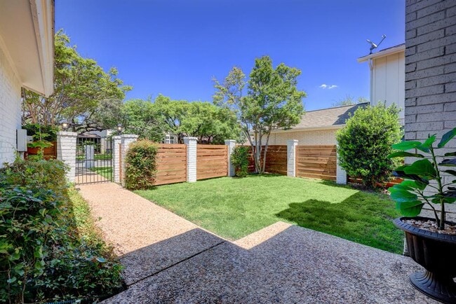 Photo - 5609 Courtyard Cove