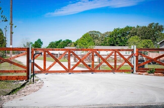 Photo - 1566 County Rd 610