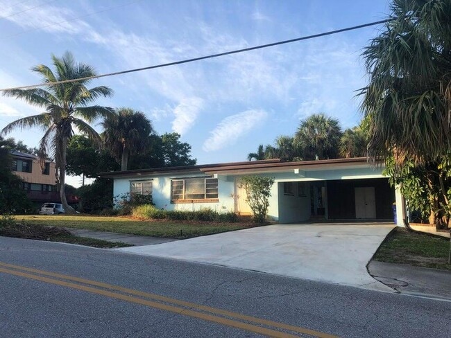 Building Photo - 4464 NE Skyline Dr Rental