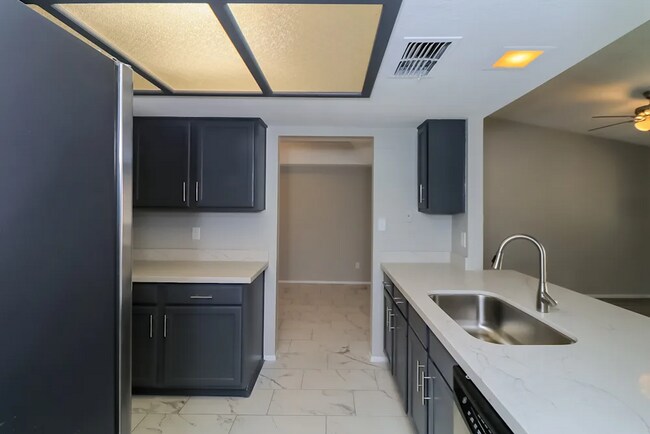 Photo - 1207 W Topeka Dr