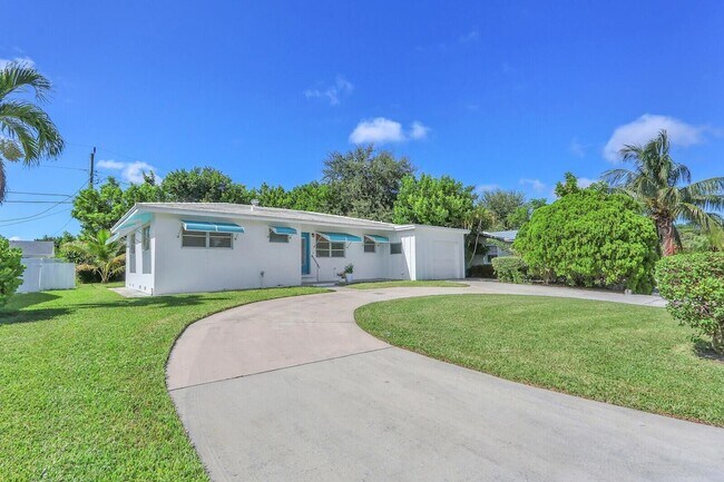 Photo - 1952 Circle Dr