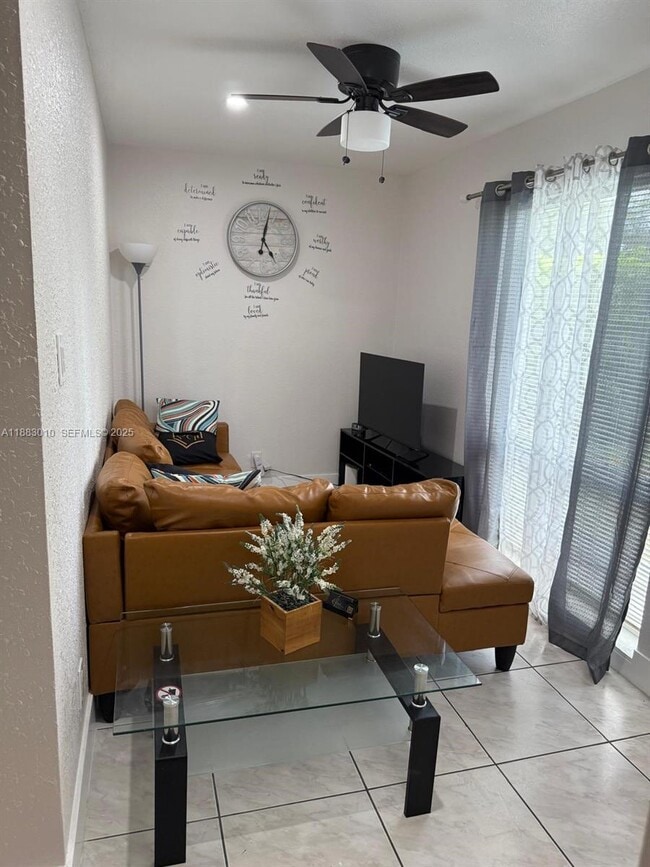 Building Photo - 824 SW 12th Ct Unit 824