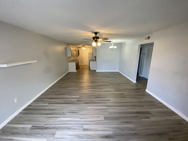 Photo - 437 E Rosewood Ln