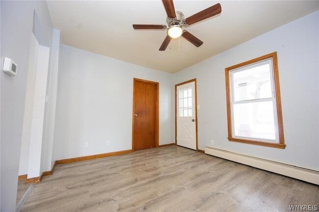 Photo - 1953 Falls St