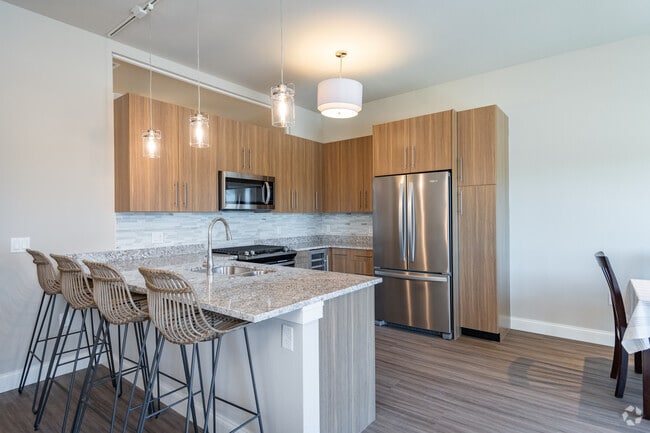 Luxurious, Modern Units