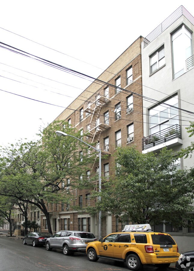 Photo - 389-393 S 2nd St Apartments