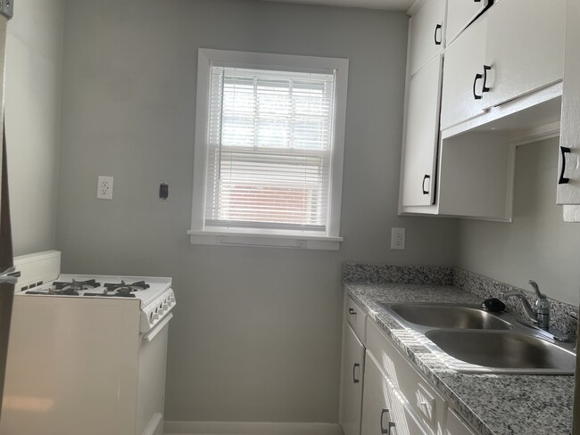 Photo - 100-104 E Stewart Rd Unit 8