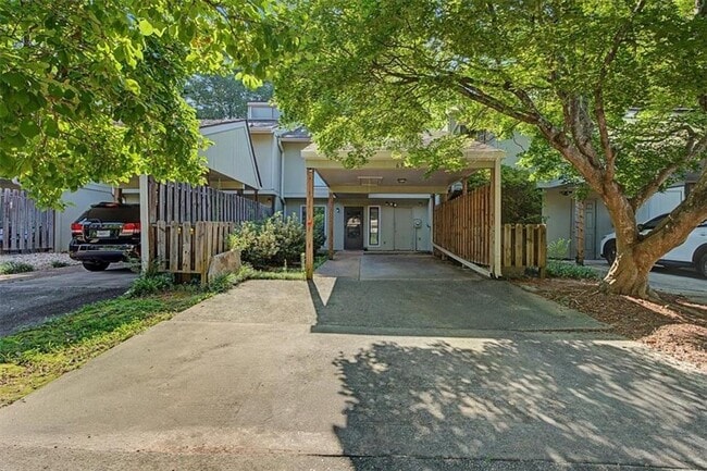 Building Photo - 6350 Hawthorne Terrace