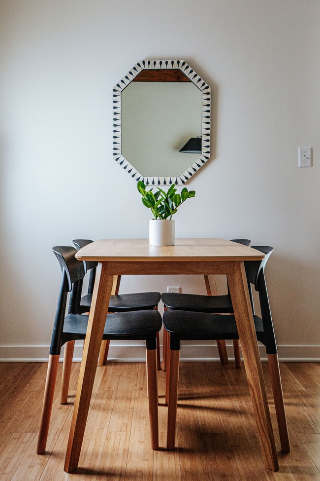 Photo - 1023 King St