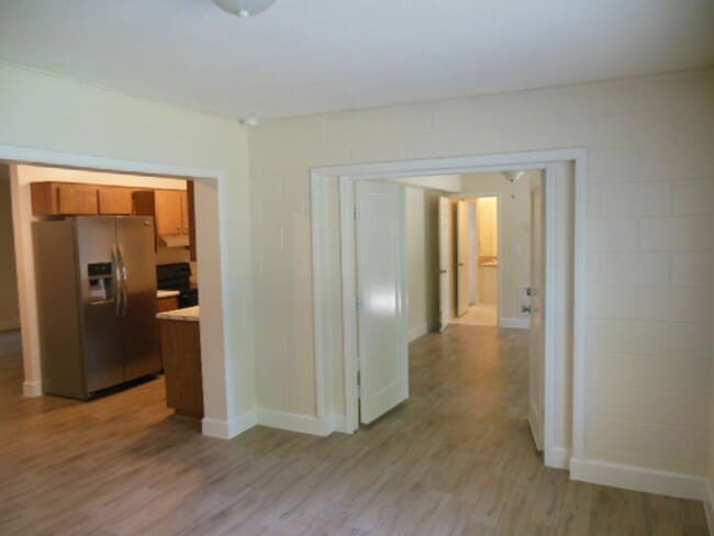 Photo - 404 Oakhurst St