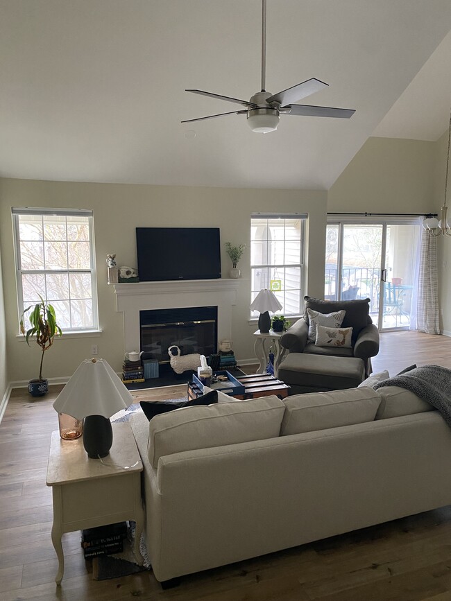 Building Photo - 324 River Forest Rd Unit 324