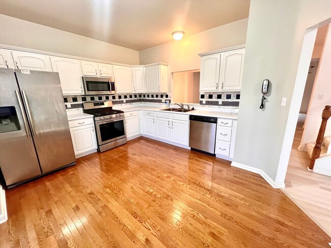 Photo - Beautiful Townhome - 3 bedroom 2.5 bath - Must see!