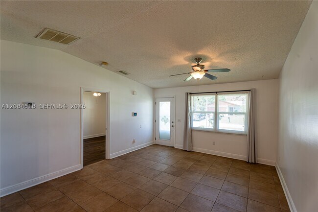 Photo - 618 SW Ray Ave