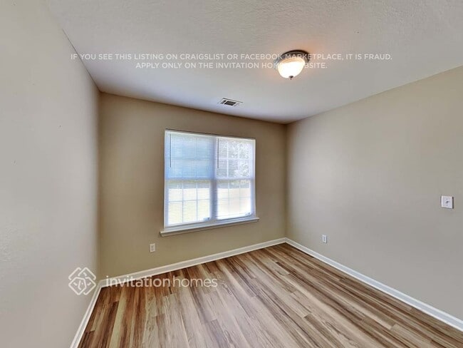 Photo - 235 Lakeside Point