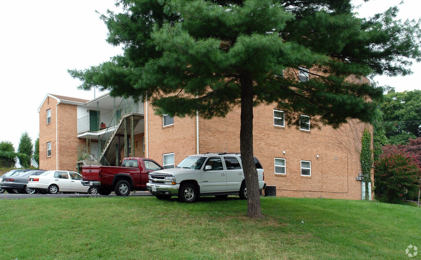 Greenbrier North Apartments - Greenbrier North Apartments