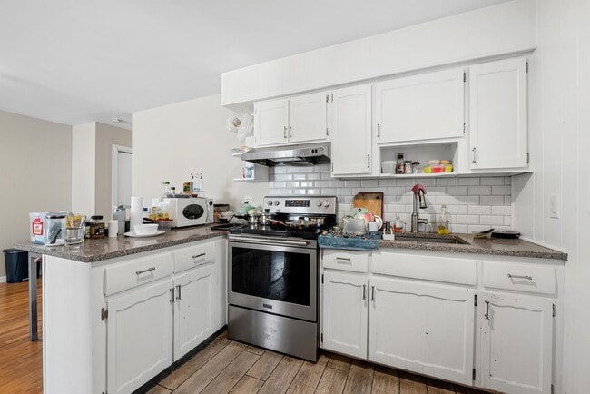 Building Photo - 313 9th St Unit 2