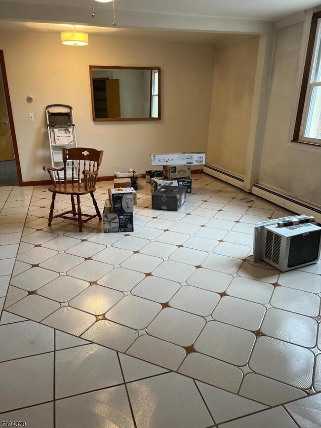 Photo - 192 Market St