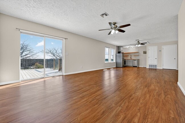 Photo - 16200 Round Mountain Rd