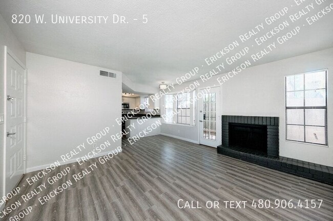 Photo - 820 W University Dr