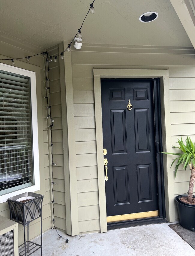 Photo - 5064 Foothills Dr Unidad A Rental