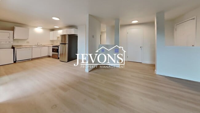 Photo - 2076 E 56th St Unit E3