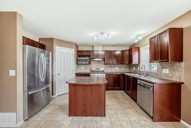 Photo - 2128 Luxstone Blvd SW