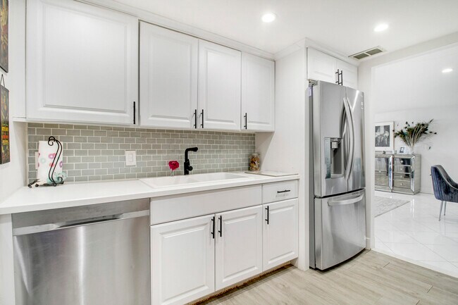 5600 N Flagler Dr Unit Ph107