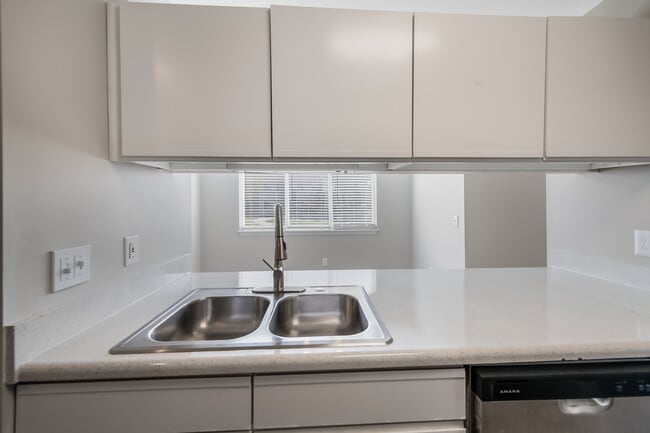 Photo - Crescent Oaks