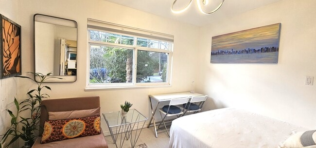 Photo - 2338 Chesterfield Av Unit Furnished 1 studio