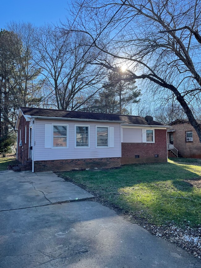 Building Photo - 307 Best St Rental