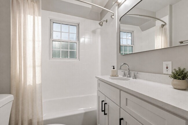 Photo - 2153 N Taylor St