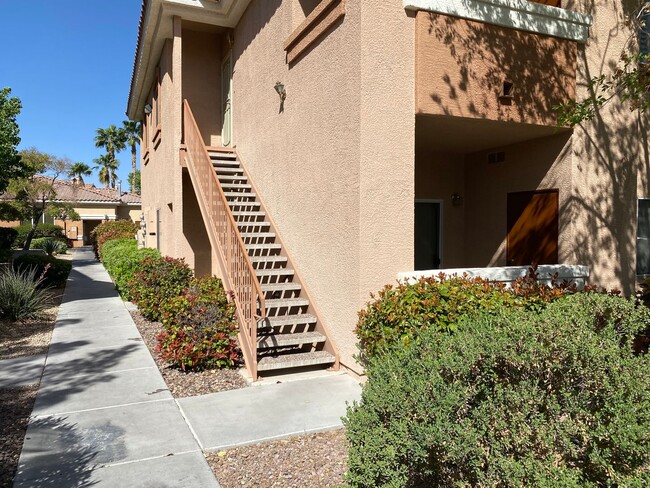 SE!!! Gated!! 2 Bedroom 1st Floor with Bal... - SE!!! Gated!! 2 Bedroom 1st Floor with Bal... House