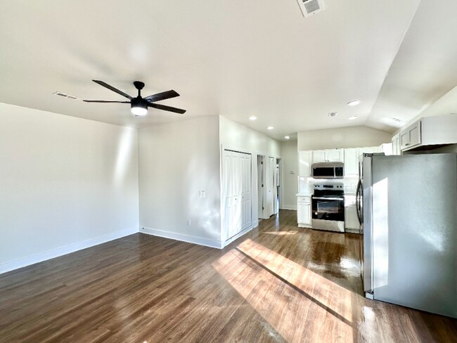 Photo - 1940 W Cadmus Rd Unidad 102