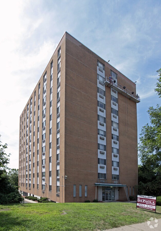 Photo - Bellevue Plaza Apartments
