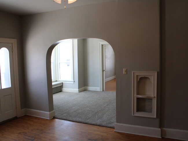 Open concept. - 28 5th St Unit Lower