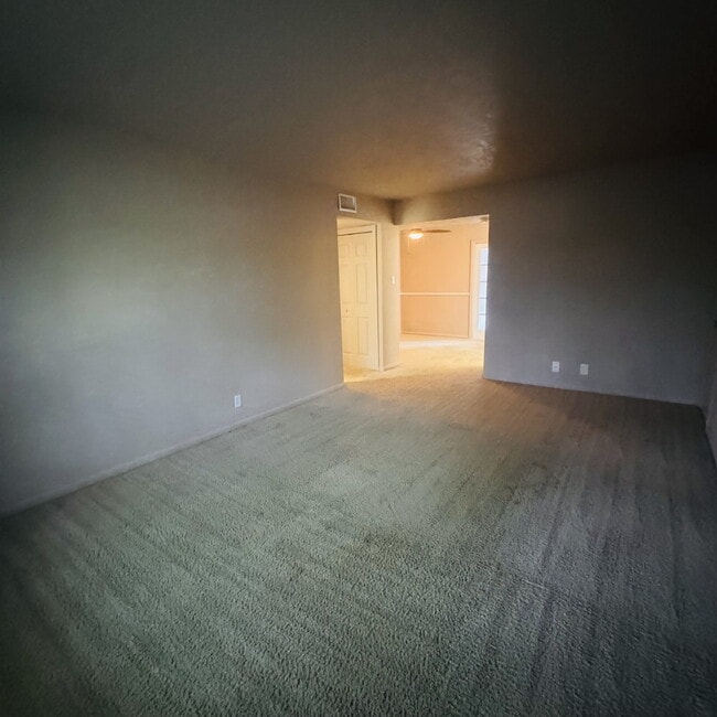 Photo - Welcome to your new 2 Bedroom Townhome located at Maison Helena Townhomes. Unidad Apt 614