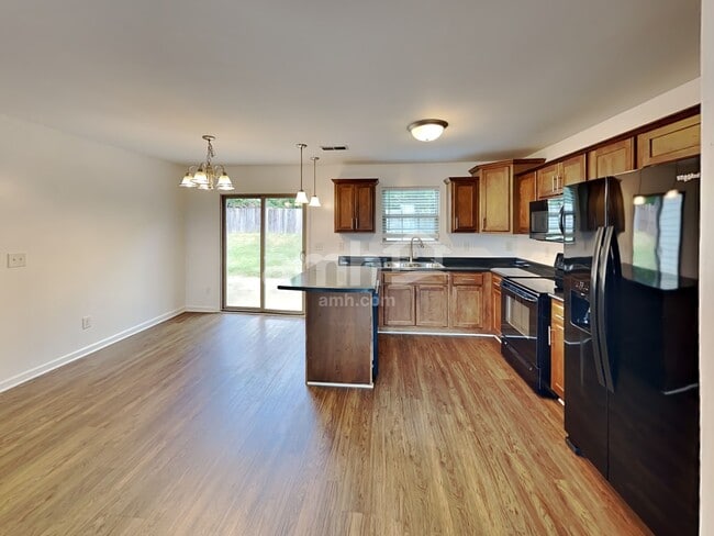 Photo - 484 Albion Cir