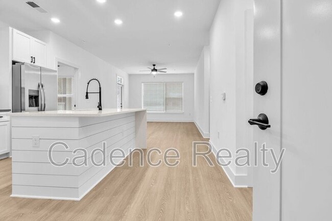 Building Photo - 610 S Kerr Ave Unit 108
