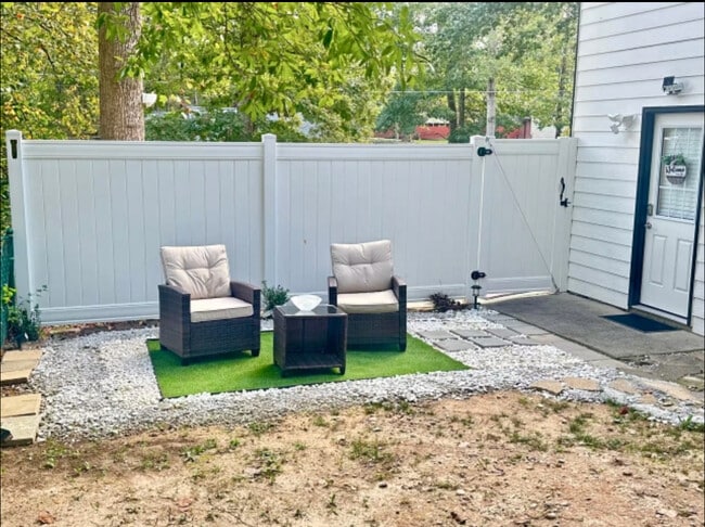 Photo - 2700 Pine Log Way