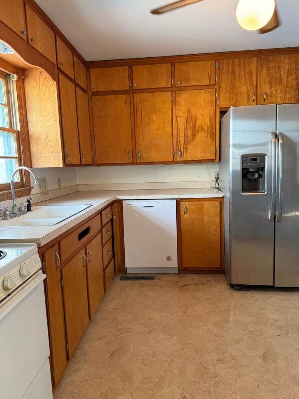 Photo - 970 N 1st St