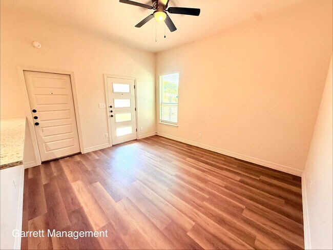 207 N Ridge