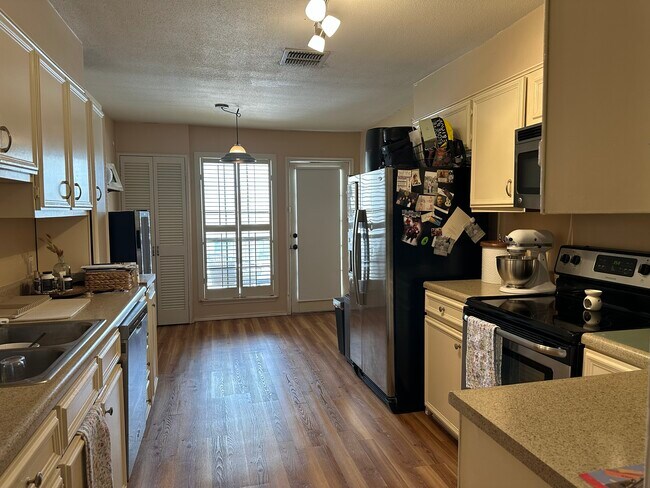 7815 Broadway Unidad 104